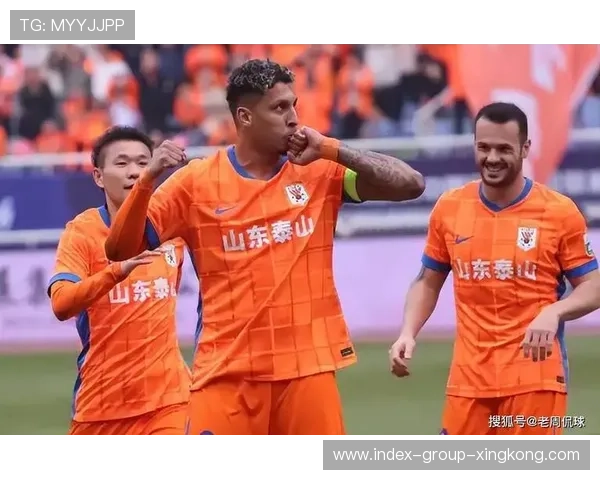 山东泰山通过中场的渗透稳步压制对手 山东泰山通过中场的渗透稳步压制对手