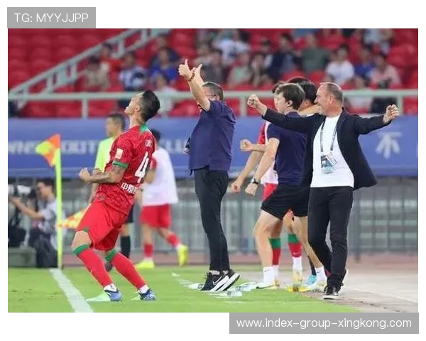 河南队在边路的连续切入制造了巨大威胁