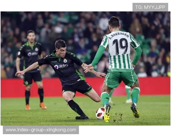 西甲塞维利亚中路突破打穿防线，比分改写