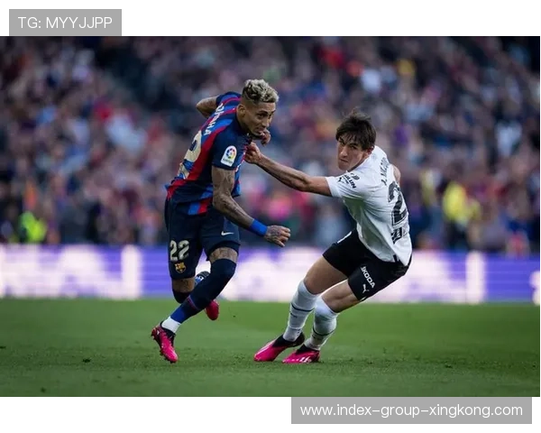 巴萨坎塞洛助攻拉菲尼亚近射建功 巴萨坎塞洛助攻拉菲尼亚近射建功