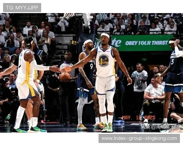 勇士防守对位频繁失位